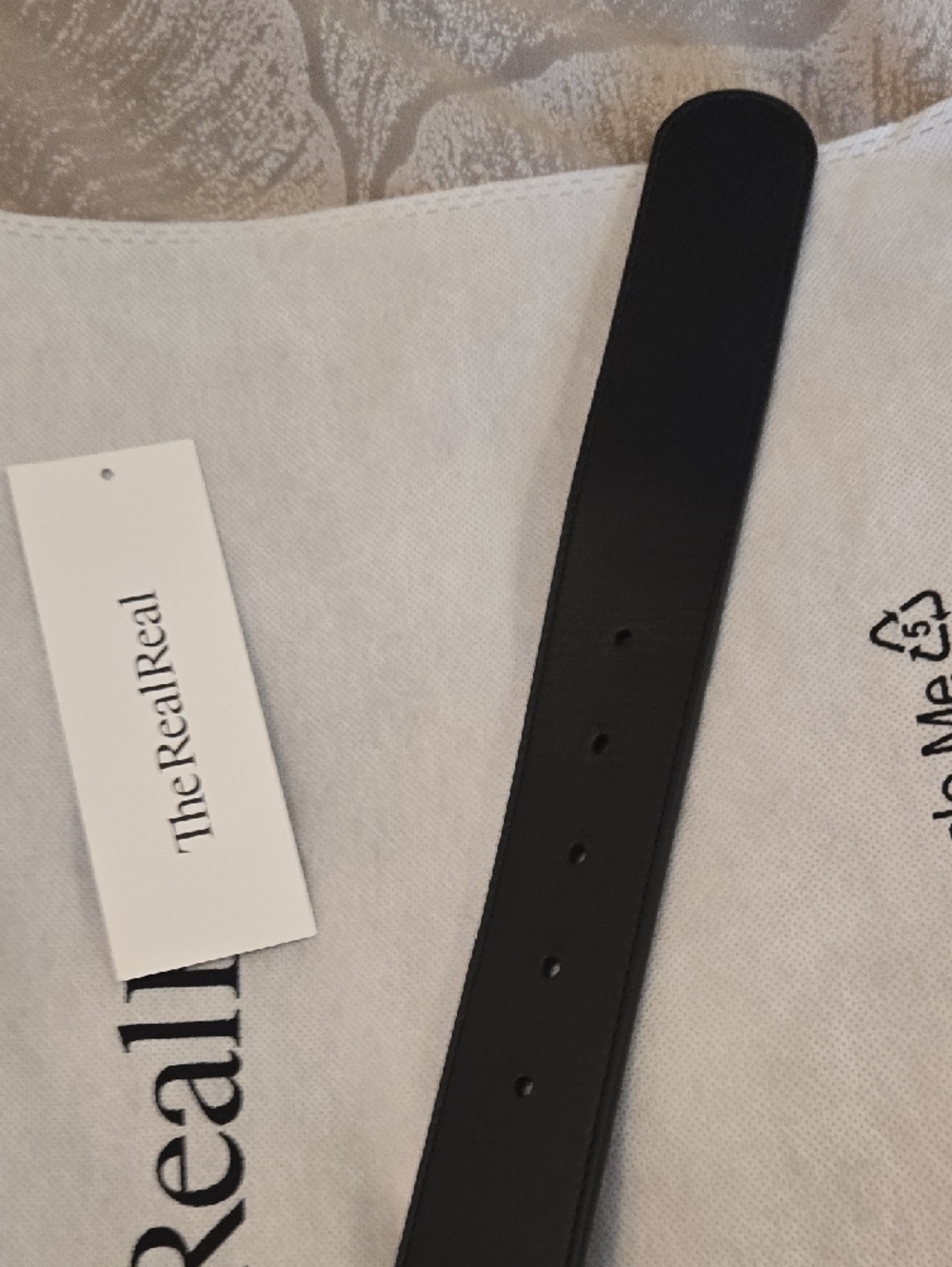 Gucci Black Leather Signature Embossed Belt - Picture 3 of 6